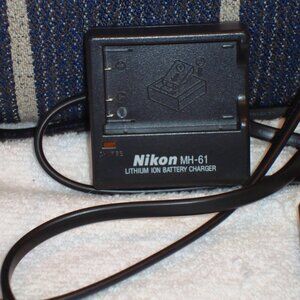 USED Nikon MH-61 Battery Charger and Cord for EN-EL5 Batteries
